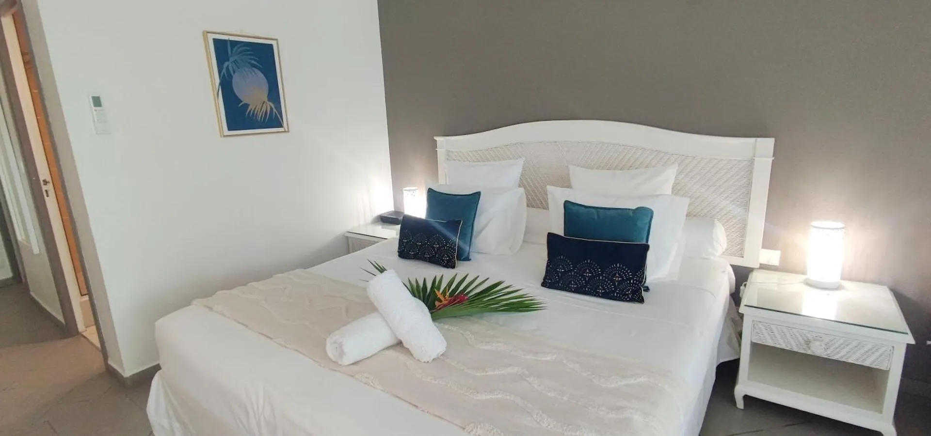 Studio L'Or Bleu, Pied Dans L'Eau Avec Vue Mer Le Gosier Apartman